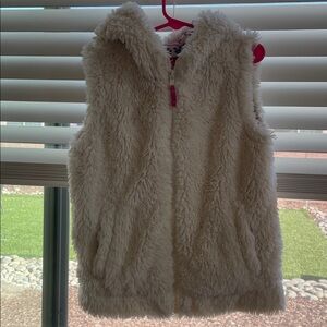 Mini Boden，Kids Cream Faux Fur Hooded Vest，little girl 7-8year
